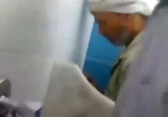 दोस्त एक जंपसूट सेक्सी मूवी इंडियन मूवी में छेद के माध्यम से गधे में एमआईएलए fucks