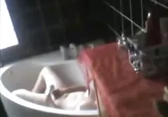 दो पोनीटेल वाली लड़की अपने शरीर को व्हीप्ड क्रीम से धोती है और हिंदी सेक्सी फिल्म मूवी रसोई में अपनी चूत को झटका देती है