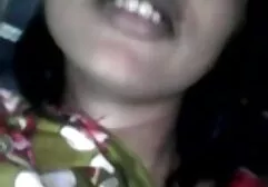 महिला एक खाली समुद्र तट पर अपनी चूत के साथ अपने सेक्सी मूवी फुल हिंदी प्रेमी के मजबूत धड़ पर बैठती है