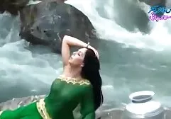 बॉयफ्रेंड ने एक छात्र को लाल रंग इंग्लिश फुल सेक्सी फिल्म के सोफे पर गधे के साथ बड़े फ्राई किए