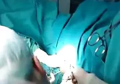 तेल से सना हुआ जैस्मीन एक मालिश सेक्सी हिंदी सेक्सी मूवी टेबल पर एक आदमी fucks