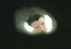 काली बैरल एक सफेद युवा महिला के तंग छेद में प्रवेश हिंदी मूवी सेक्सी मूवी करती है