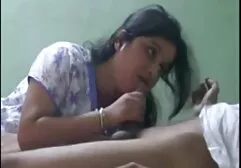 बेटे ने अपनी प्यारी हिंदी में सेक्सी मूवी फिल्म माँ को बहकाया और उसके मुंह और चूत में उसकी चुदाई की