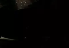 धारीदार स्कर्ट में एक सनी लियोन की सेक्सी मूवी वीडियो लड़की बड़े स्तनों को फड़फड़ाती है और एक हौला चूसती है